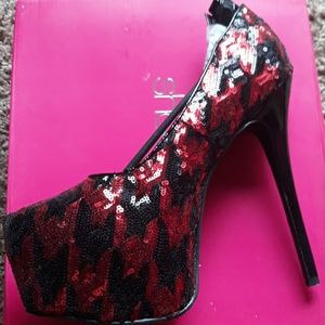 New Make an offer. Must sell today! Size 11 Heels